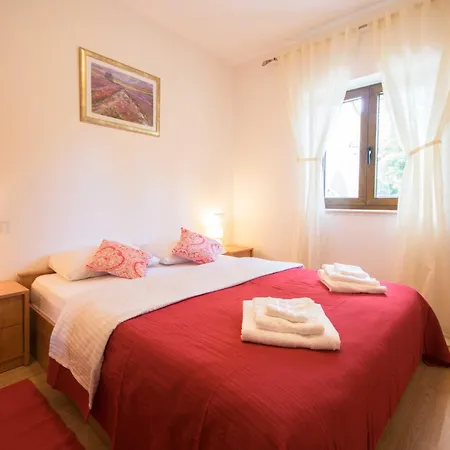 House, A Warm And Beautiful Pet Friendly Holiday home *